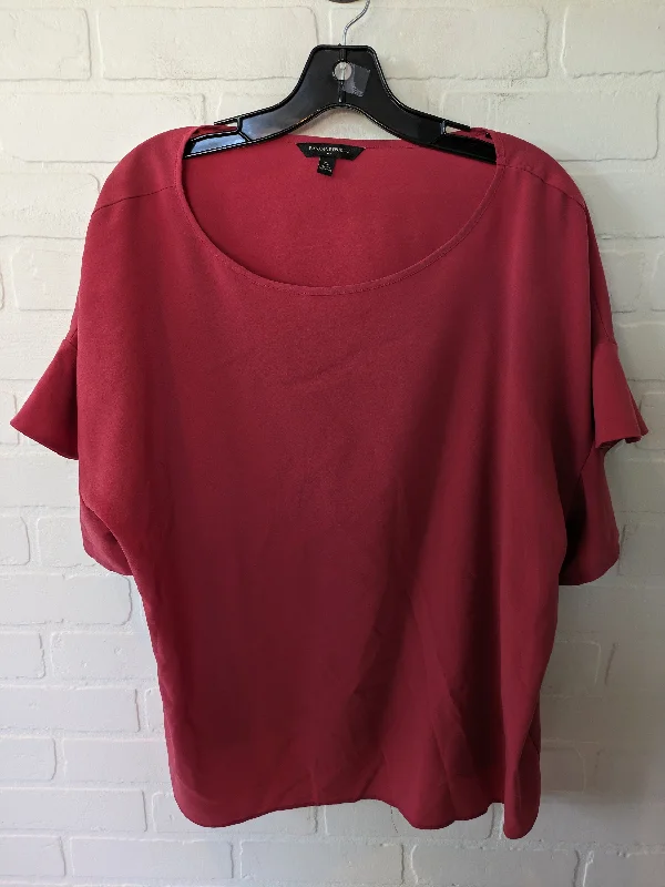 women's T-shirts with oversized fitsRed Top Short Sleeve Banana Republic, Size Xl