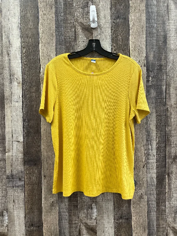 women's T-shirts with off-the-shoulder necksYellow Top Short Sleeve Old Navy, Size M