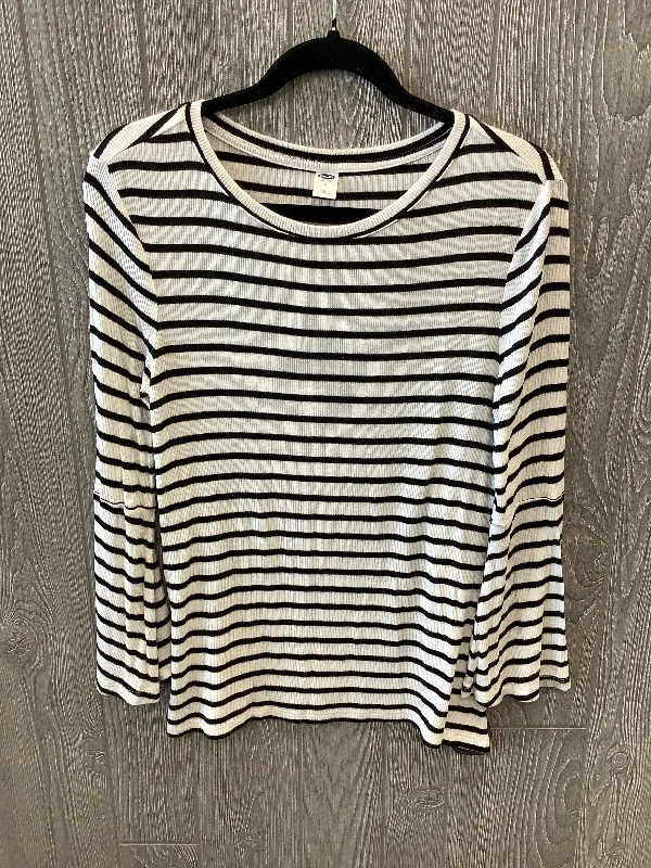 women's long sleeve tops with trendy patternsTop Long Sleeve By Old Navy In Black & White, Size: M